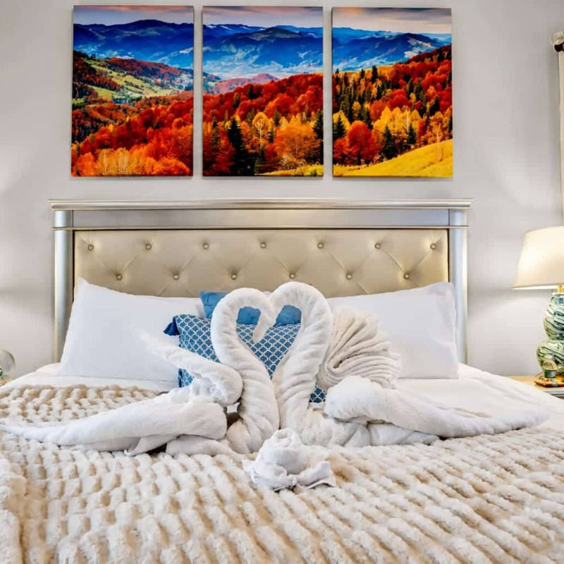 Master bedroom Swans